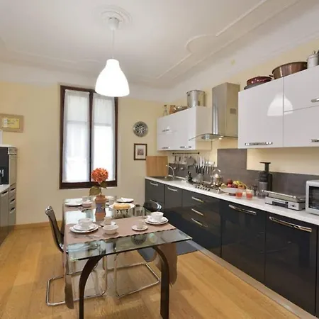 C-rooms, Residenza Correggio Parma